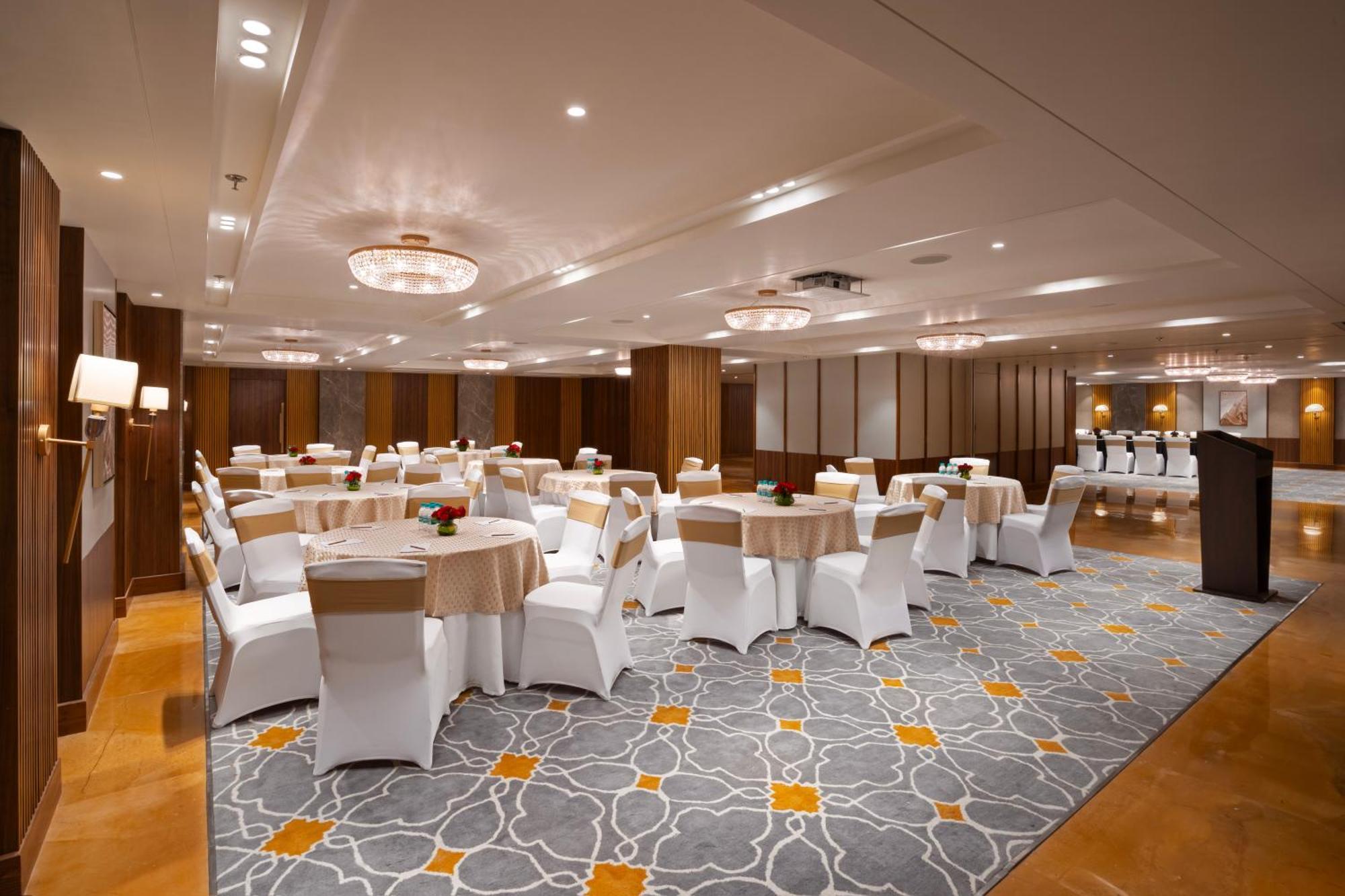 सहारा Aloha On The Ganges By Leisure 4*